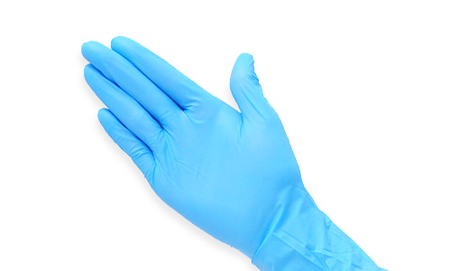 スマートクリアで修理中に装着する青いゴム手袋