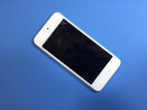 ipodtouch5フロント割れ2010180603