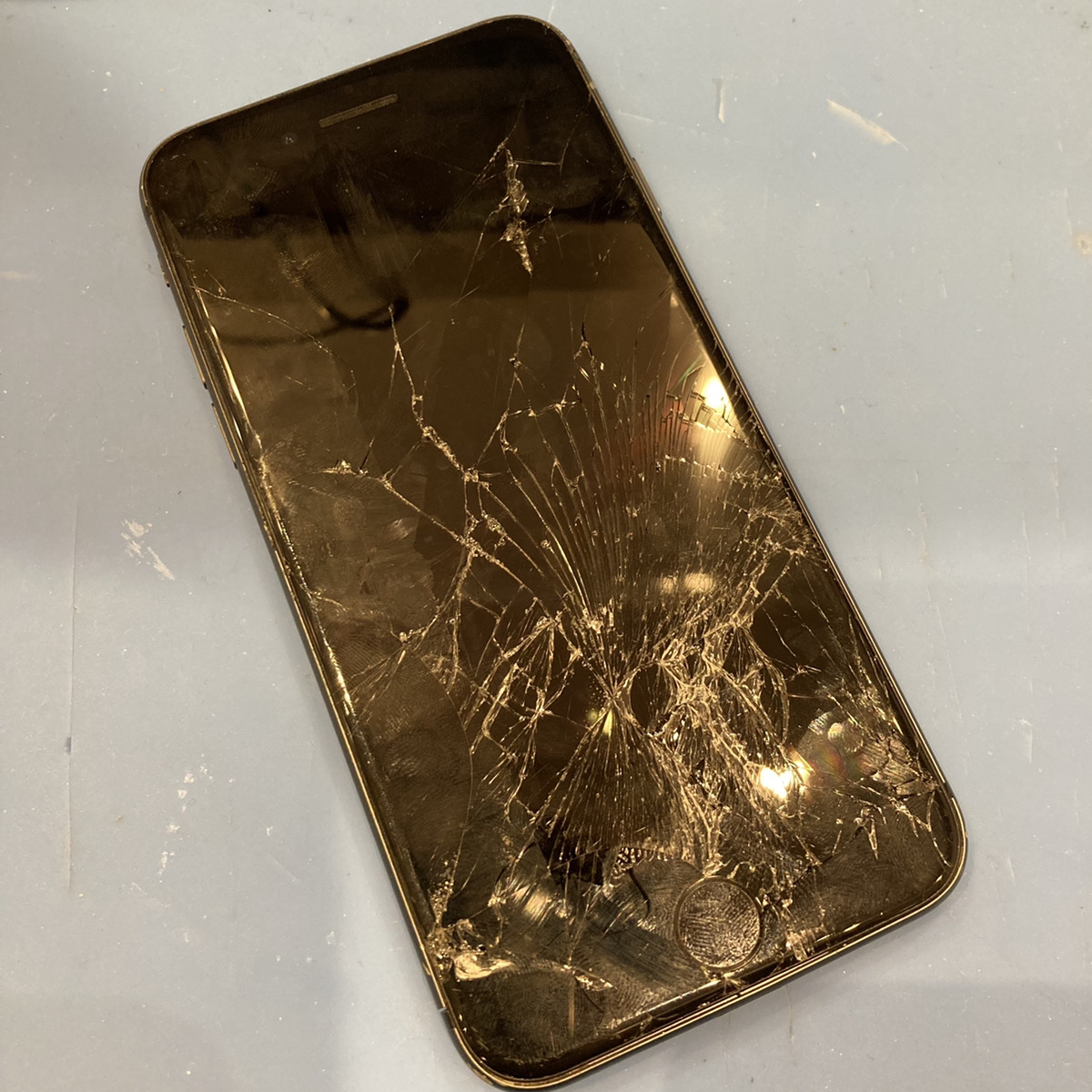 iPhone8 画面交換修理