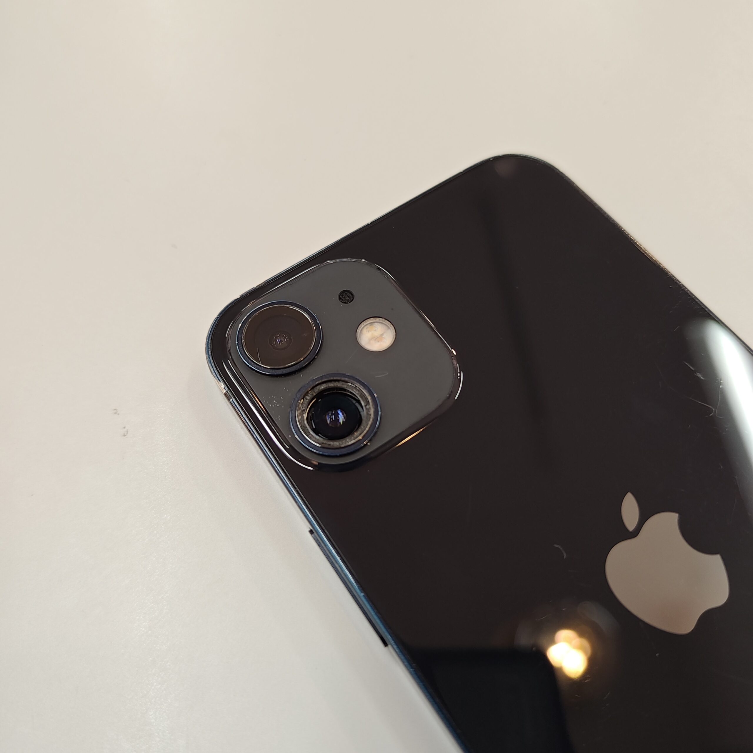 iPhone12miniバックカメラのガラスレンズ修理