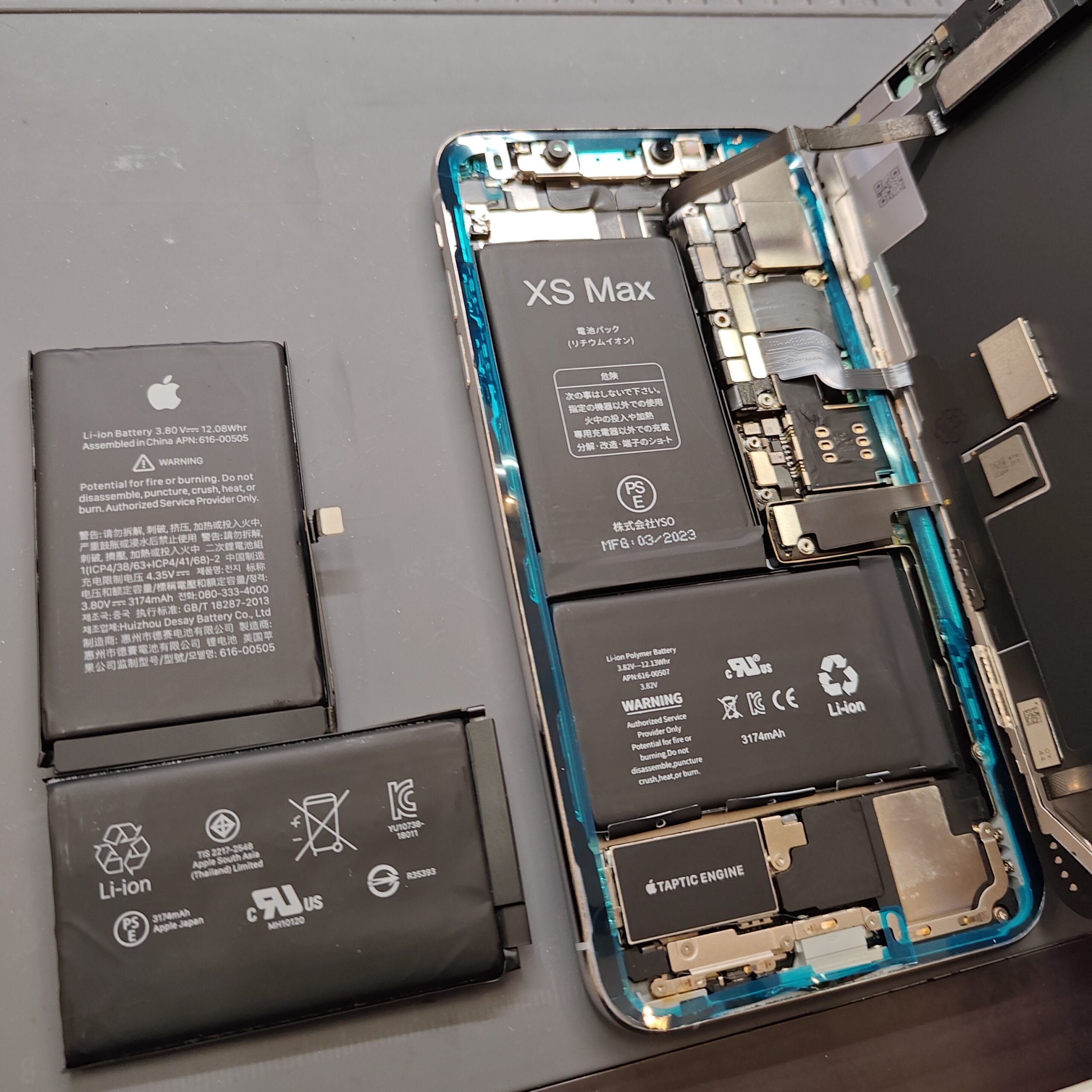 iPhoneXS Maxの画面交換とバッテリー交換