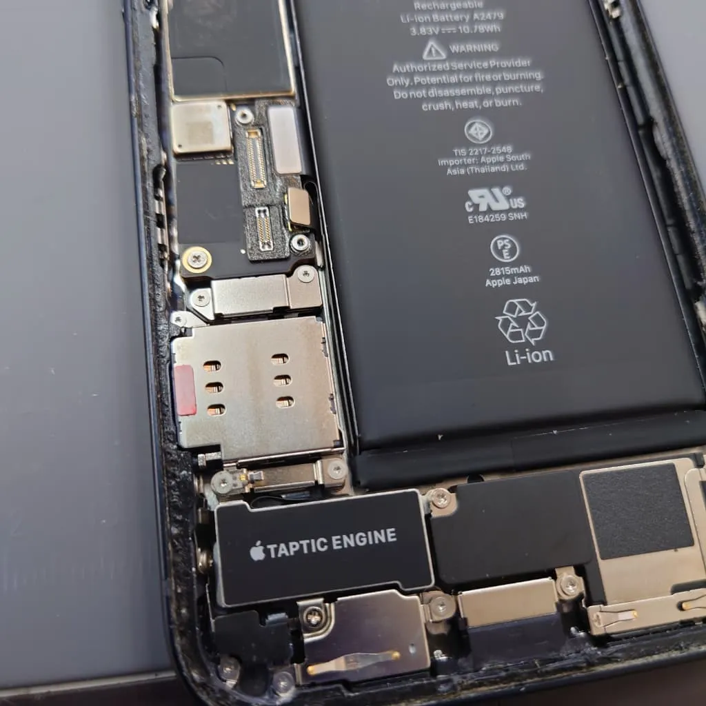 iPhone12 水没マークが白から赤に変色